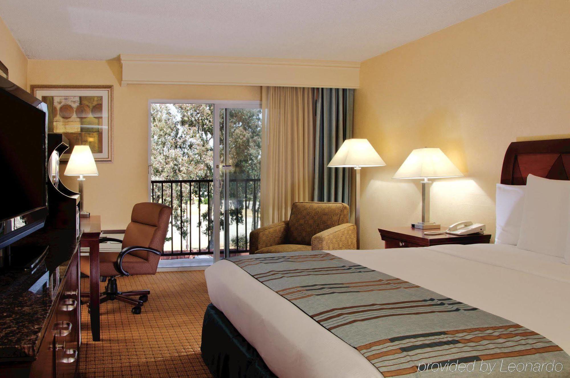 Doubletree By Hilton Livermore, Ca Room photo